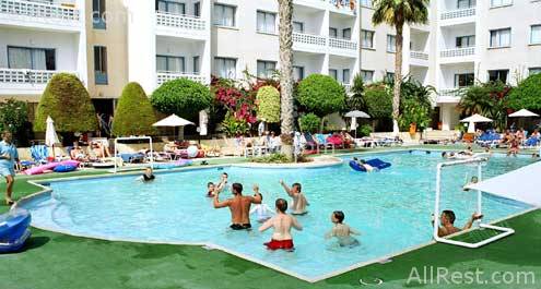 Mayfair Hotel & Apartments 19